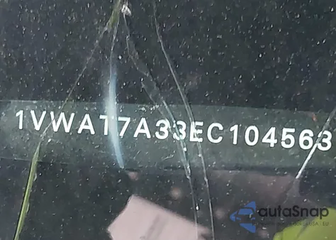 2014 Volkswagen Passat 1.8T Wolfsburg Edition z USA, uszkodzony, nr VIN 1VWAT7A33EC104563